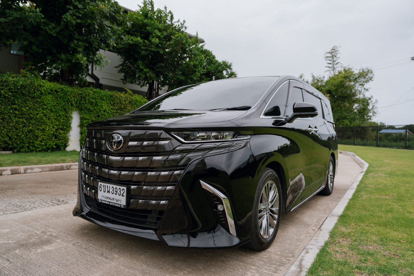 Toyota Alphard headlight zoom