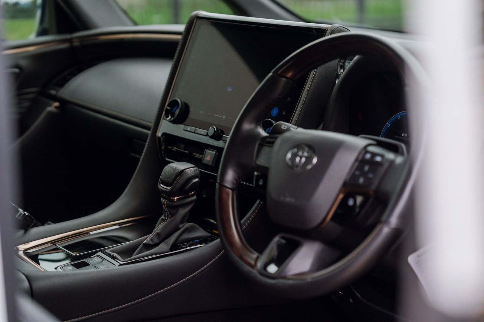 Toyota Alphard dashboard styling