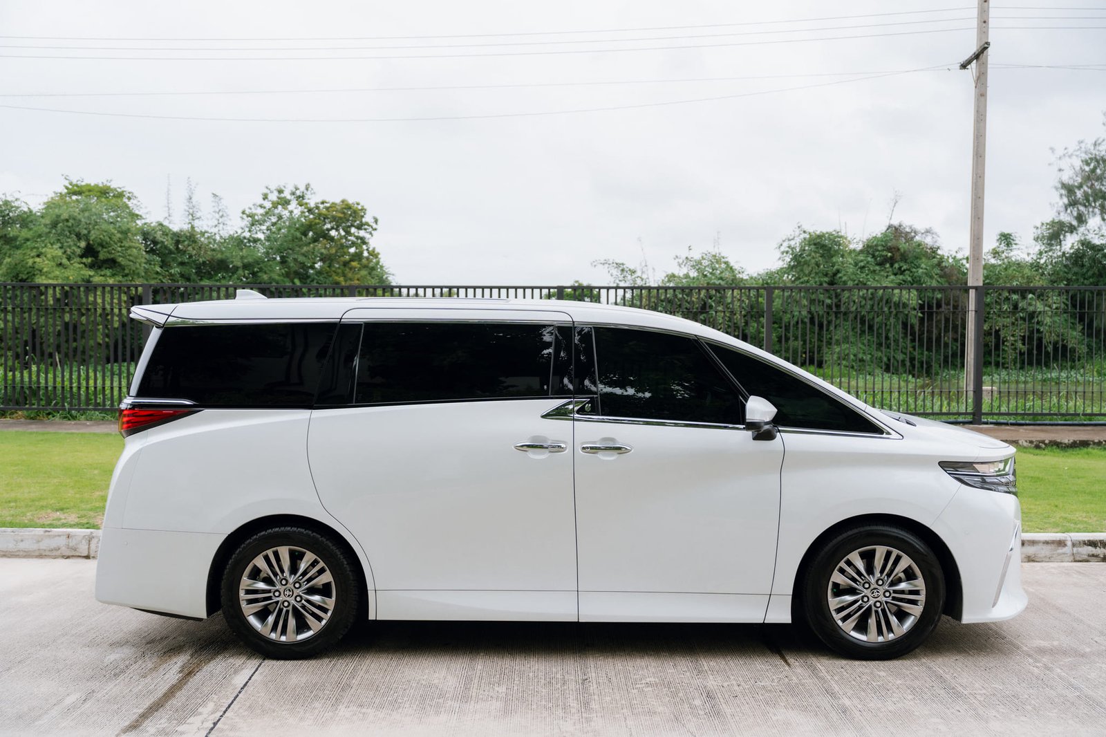 Toyota Alphard seat panel adjusts