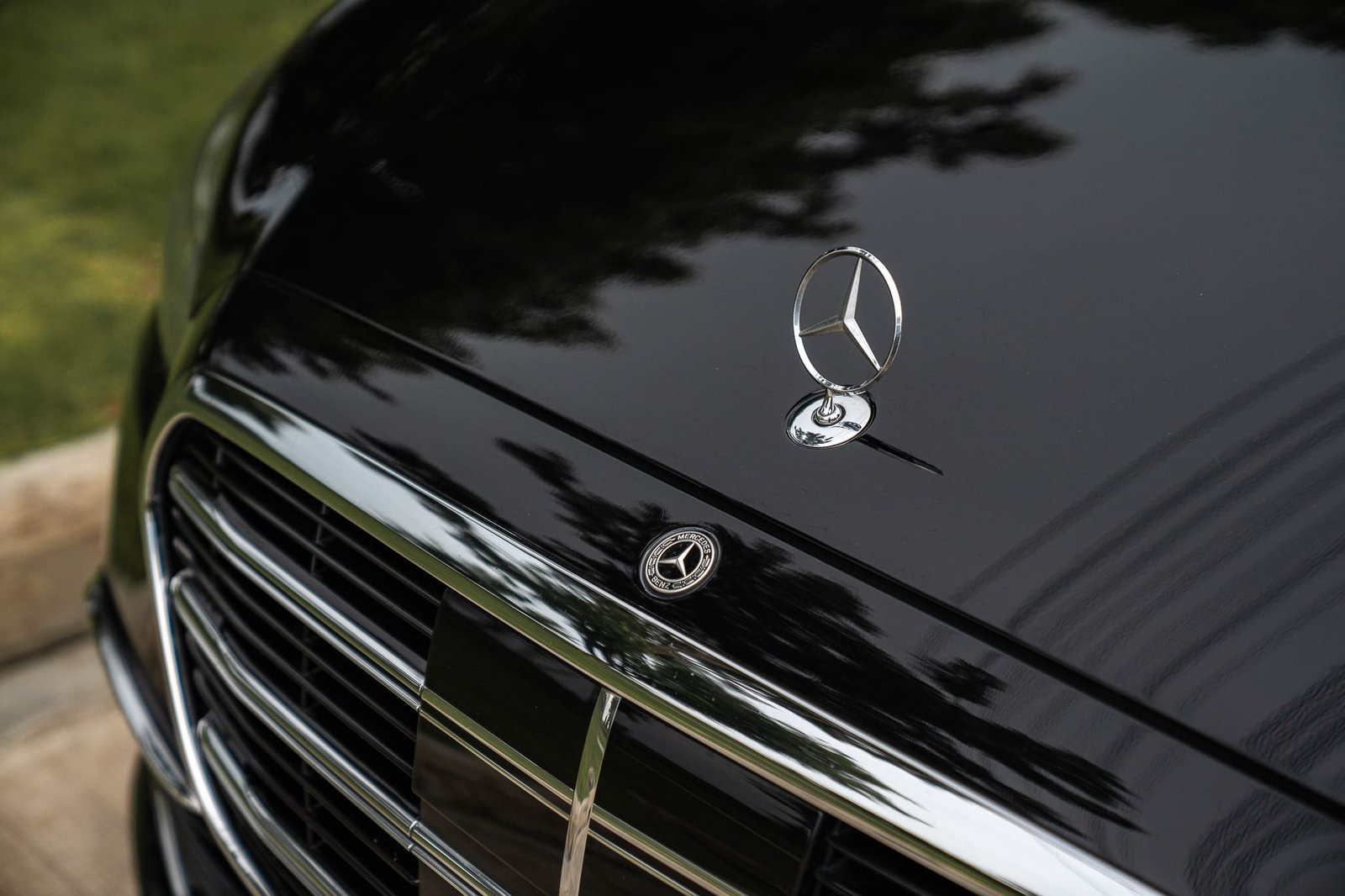 พื้นที่กว้างขวางของห้องโดยสารตอนหลังกว้างขวางเมื่อใช้บริการ เช่ารถ Benz S Class W223