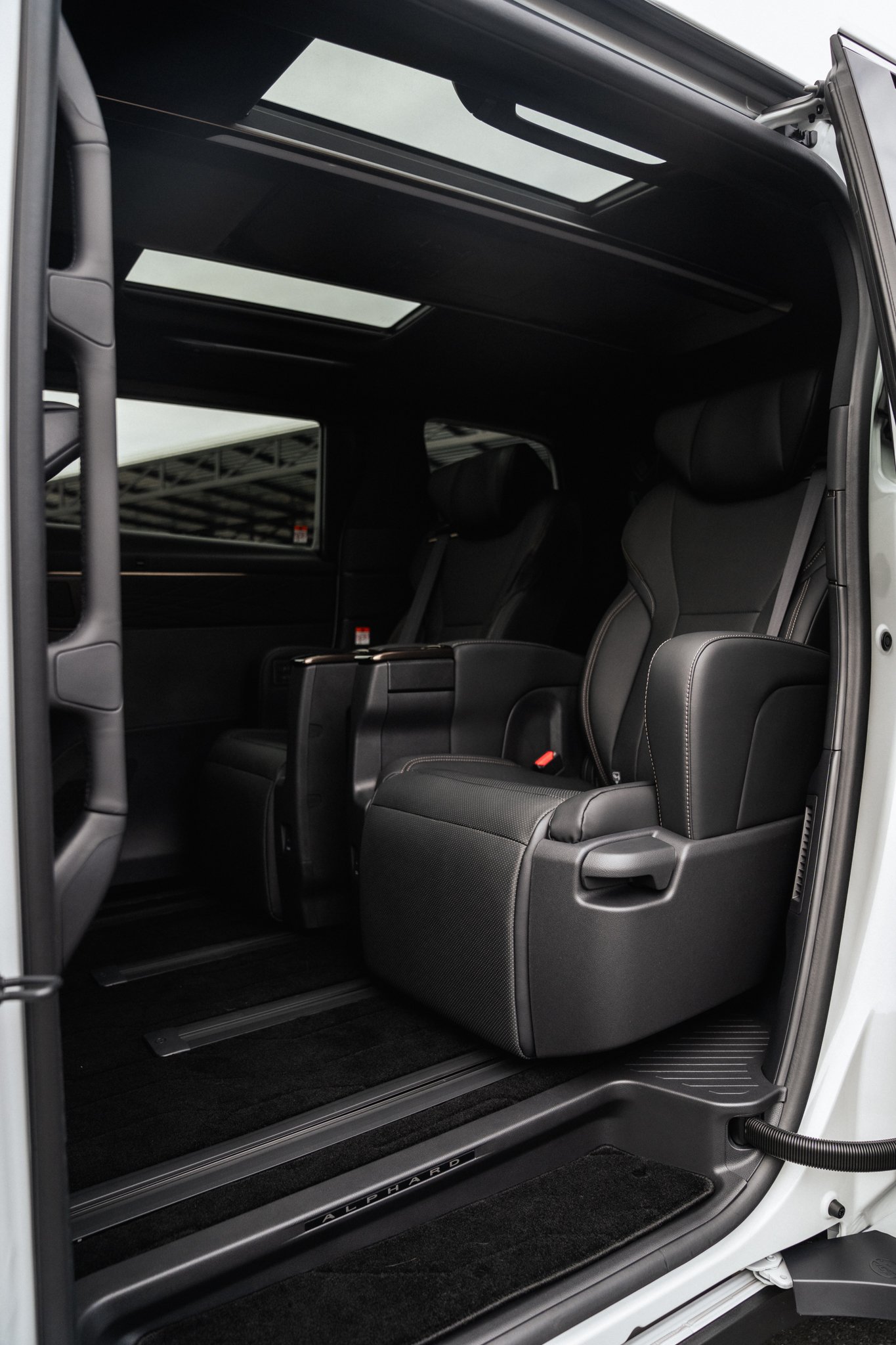 เช่ารถ Alphard VIP กรุงเทพฯ - ภายในสะอาดเอี่ยมฆ่าเชื้อ 100%